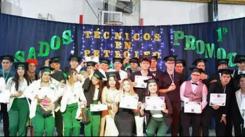 Vaca Muerta celebra a sus primeros técnicos en petróleo: Un hito para Añelo