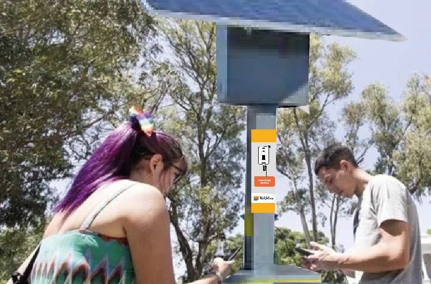 Chubut impulsa la energía solar con la instalación de un tótem de carga en eventos masivos