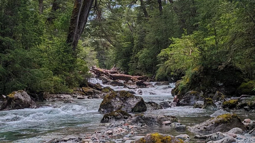 Seguridad en la montaña: por qué el registro online es crucial antes de visitar Río Azul