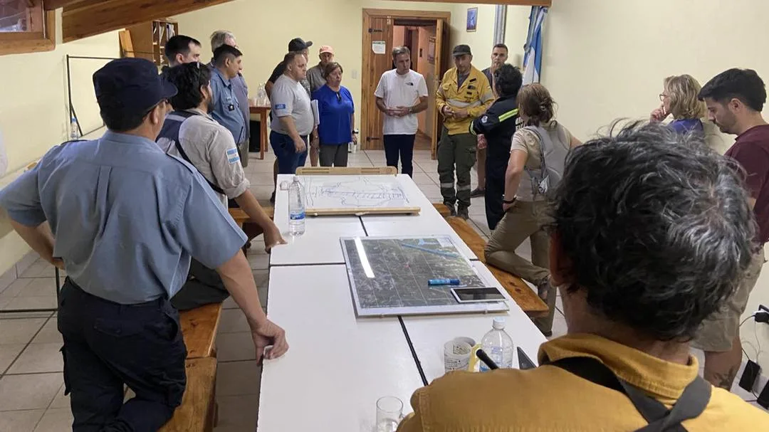 Incendio en El Bolsón: Tareas de emergencia y seguridad para visitantes y brigadistas