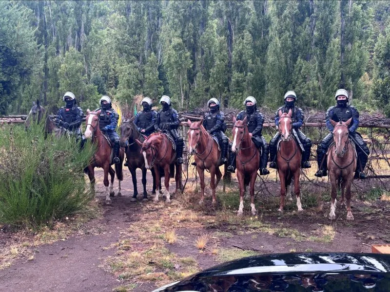 Desalojo pacífico en la Zona Andina: Comunidad Mapuche de Buenuleo entrega predio voluntariamente