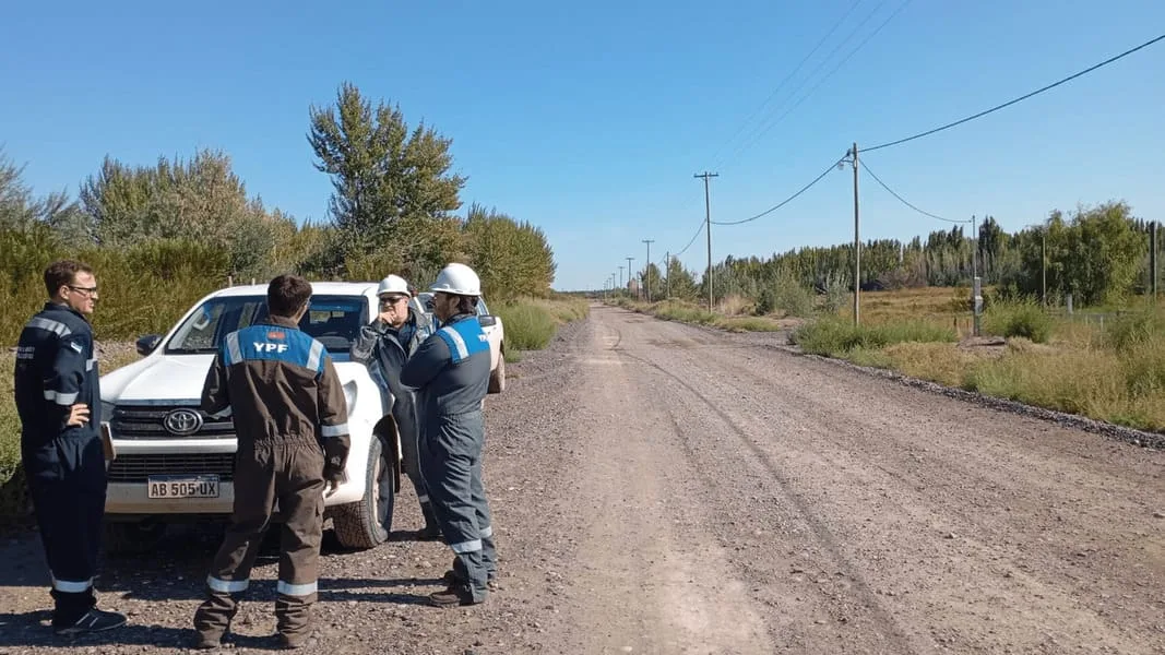 Río Negro inspecciona nuevos proyectos hidrocarburíferos en el area Río Neuquén