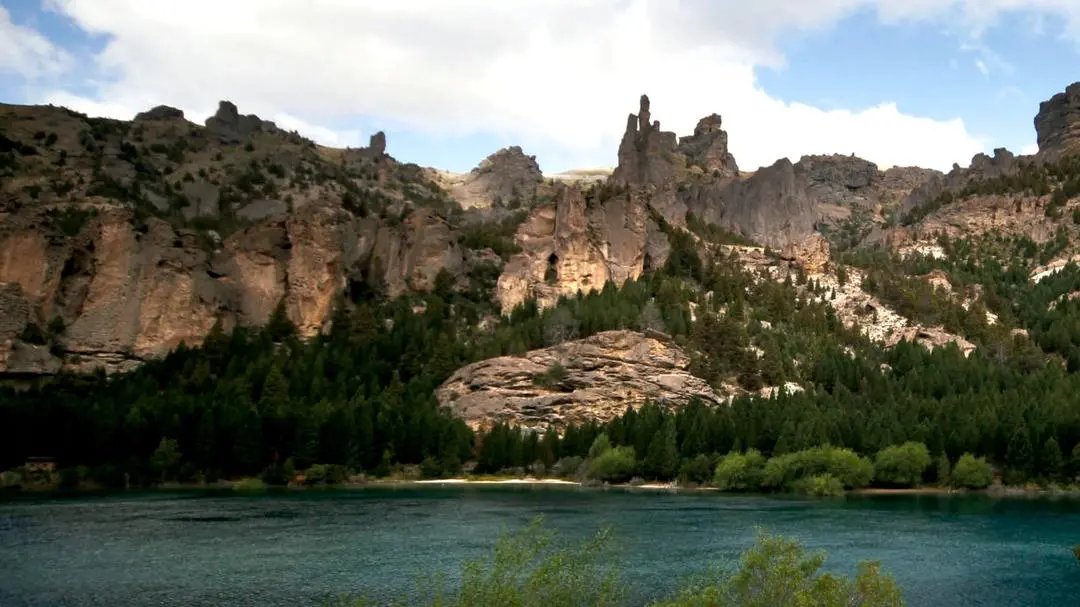 Conciencia Ambiental en el Día Nacional: el Río Limay como símbolo de vida, historia y futuro sostenible para la Patagonia
