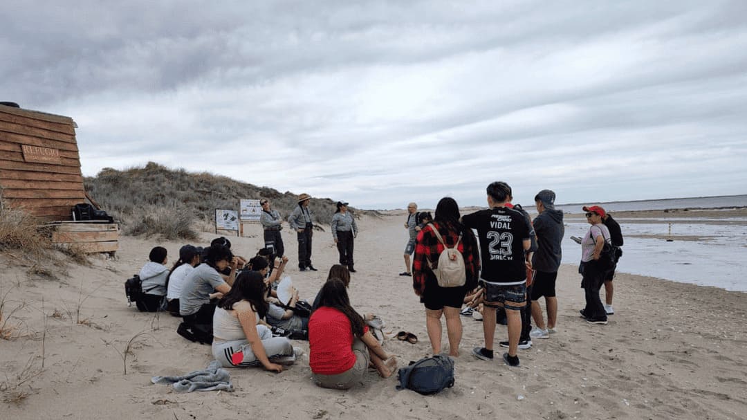 Alumnos de Bariloche descubren la biodiversidad del ANP Bahía San Antonio: Educación Ambiental que transforma