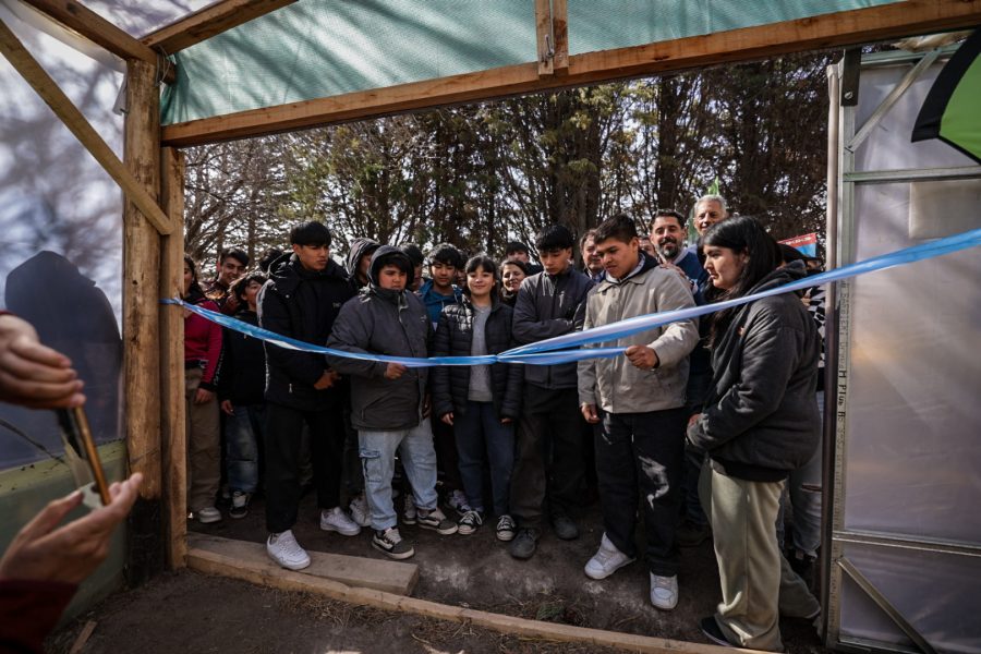 Pilcaniyeu inaugura un invernadero educativo modelo que reduce la huella de carbono y promueve el desarrollo sustentable