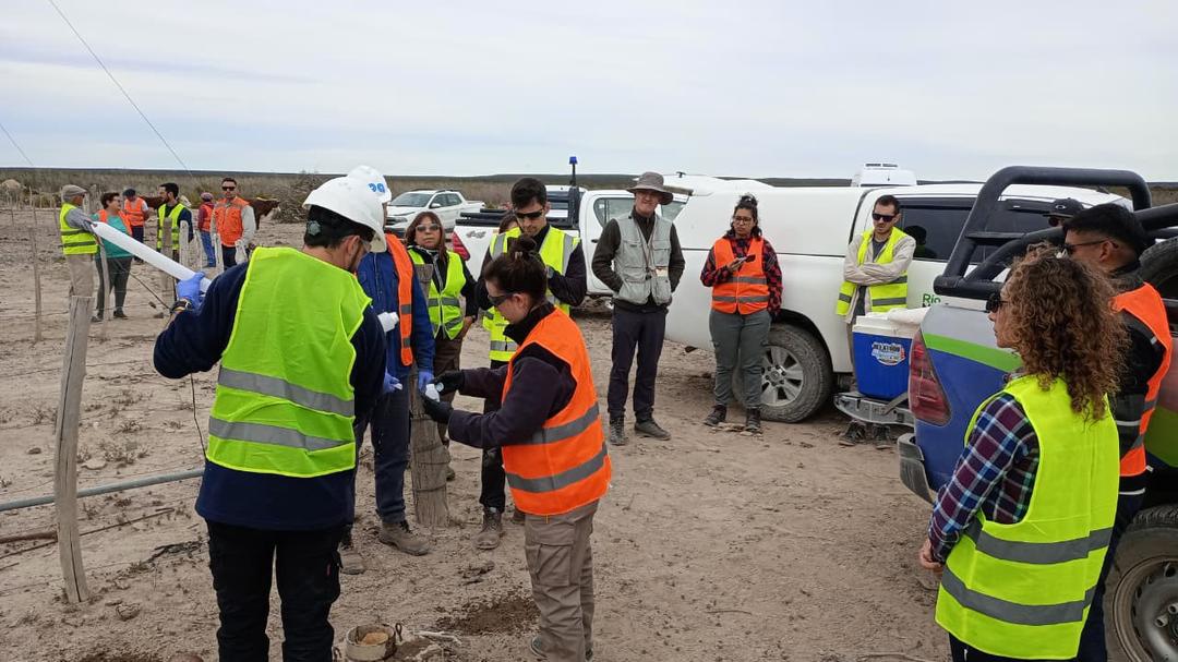 Rio Negro refuerza el control ambiental: nuevos muestreos participativos de agua en proyectos mineros de uranio en Valcheta