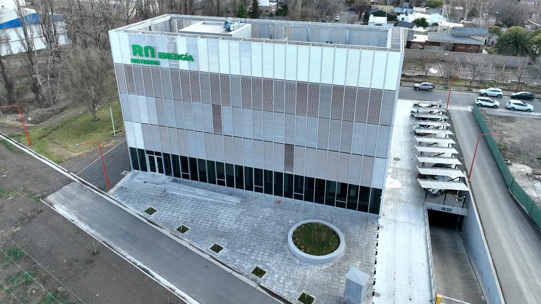 Cómo los paneles solares están cambiando el ahorro de energía en edificios públicos de Rio Negro