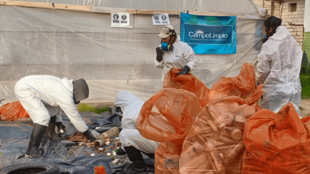 Río Negro refuerza el control de envases fitosanitarios: el plan ambiental que puede cambiar el futuro del campo argentino Río Negro refuerza el control de envases fitosanitarios: el plan ambiental que puede cambiar el futuro del campo argentino