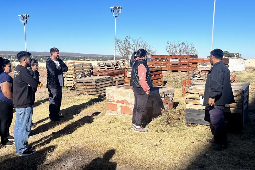 Neuquén revoluciona la gestión de residuos orgánicos: el innovador modelo colaborativo que podría transformar las ciudades en 2026 Neuquén revoluciona la gestión de residuos orgánicos: el innovador modelo colaborativo que podría transformar las ciudades en 2026