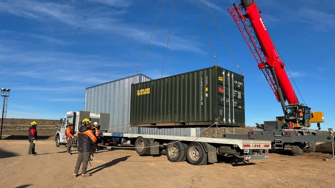 Rio Negro hace historia: Calcatreu realiza la primera exportacion de oro y plata y abre una nueva era minera