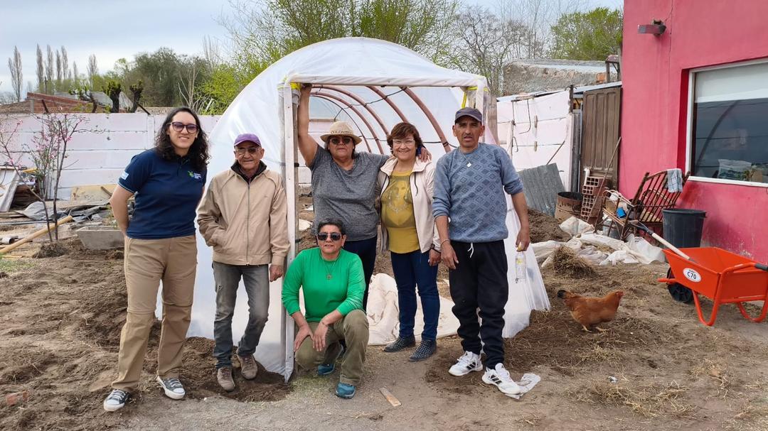 El impacto de la horticultura protegida: cómo el nuevo invernadero de General Roca transforma la vida de las personas mayores