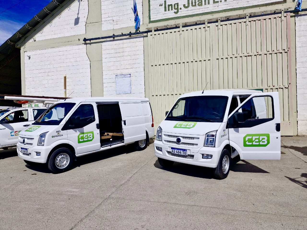 La CEB Incorpora Autos Eléctricos e Impulsa la Movilidad Sustentable en Bariloche con el Apoyo de Weretilneck y Cortés