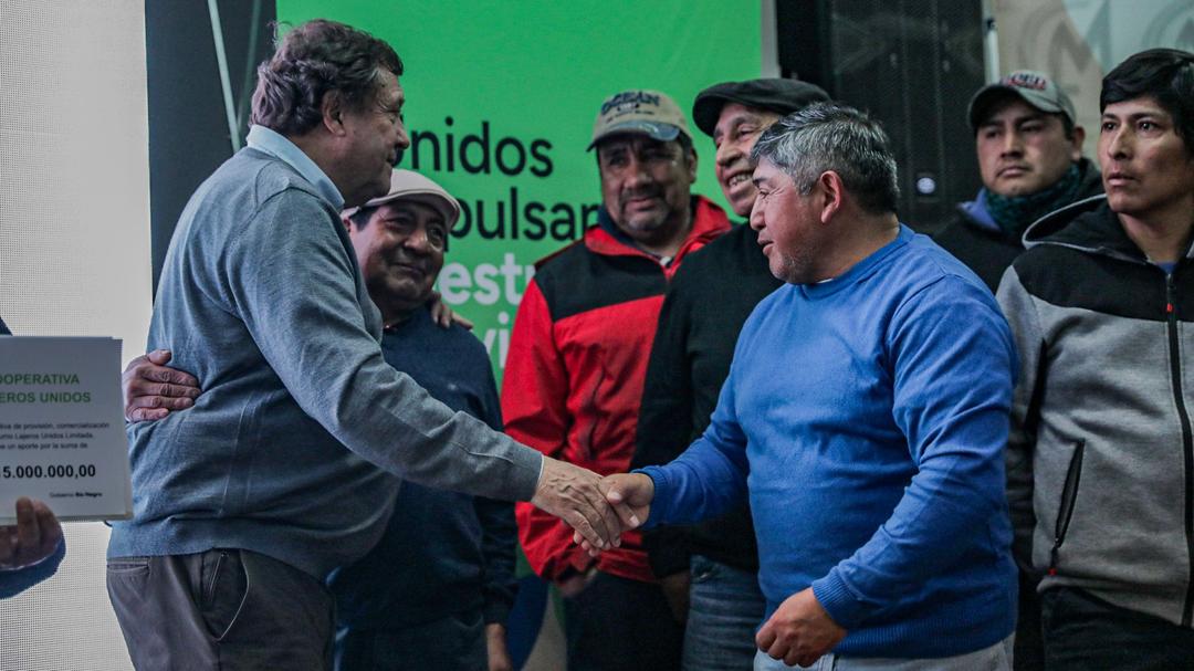 El Gobierno de Río Negro implementa un programa histórico para llevar electricidad y conectividad a zonas rurales