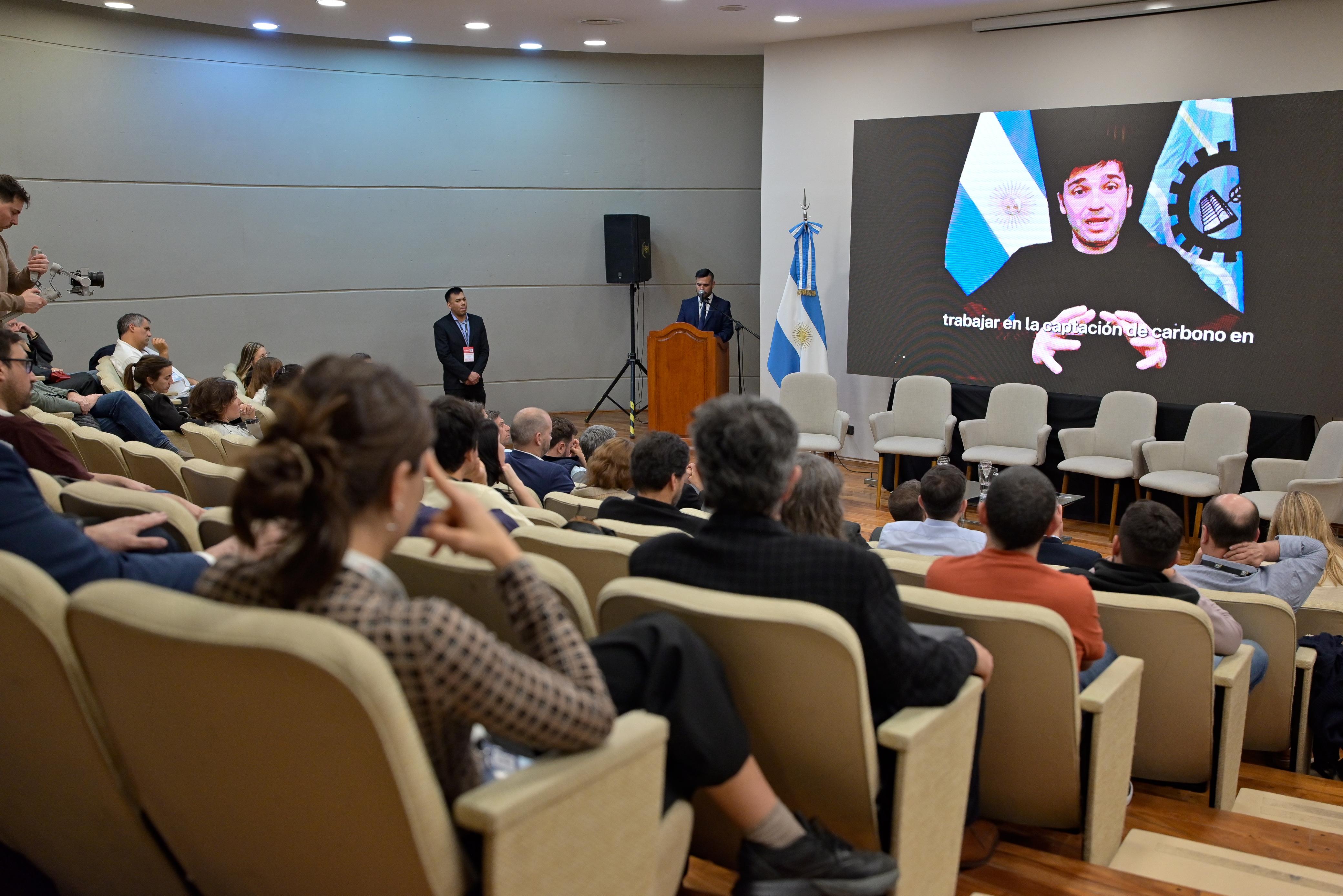 Chubut se posiciona como líder en desarrollo sostenible: Ignacio Torres impulsa los bonos de carbono y la competitividad verde