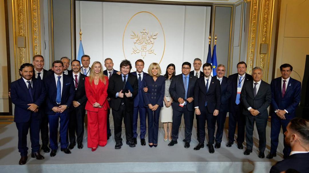Geopolítica Global en París: Weretilneck Posiciona a Río Negro como el Eje Estratégico de la Energía Argentina