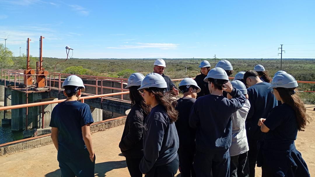 Estrategia de gestión hídrica integral en Río Negro: análisis de las capacitaciones técnicas, talleres de riego y programa de visitas educativas del DPA para la preservación del agua